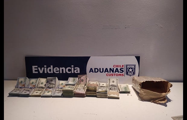 Currencies of a total value of USD 278,000 seized by Chile Customs during the Operation (Photo - Courtesy of Chile Customs)