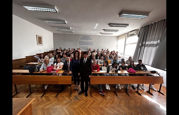 Dr. Kunio Mikuriya meets with the next generation of the country